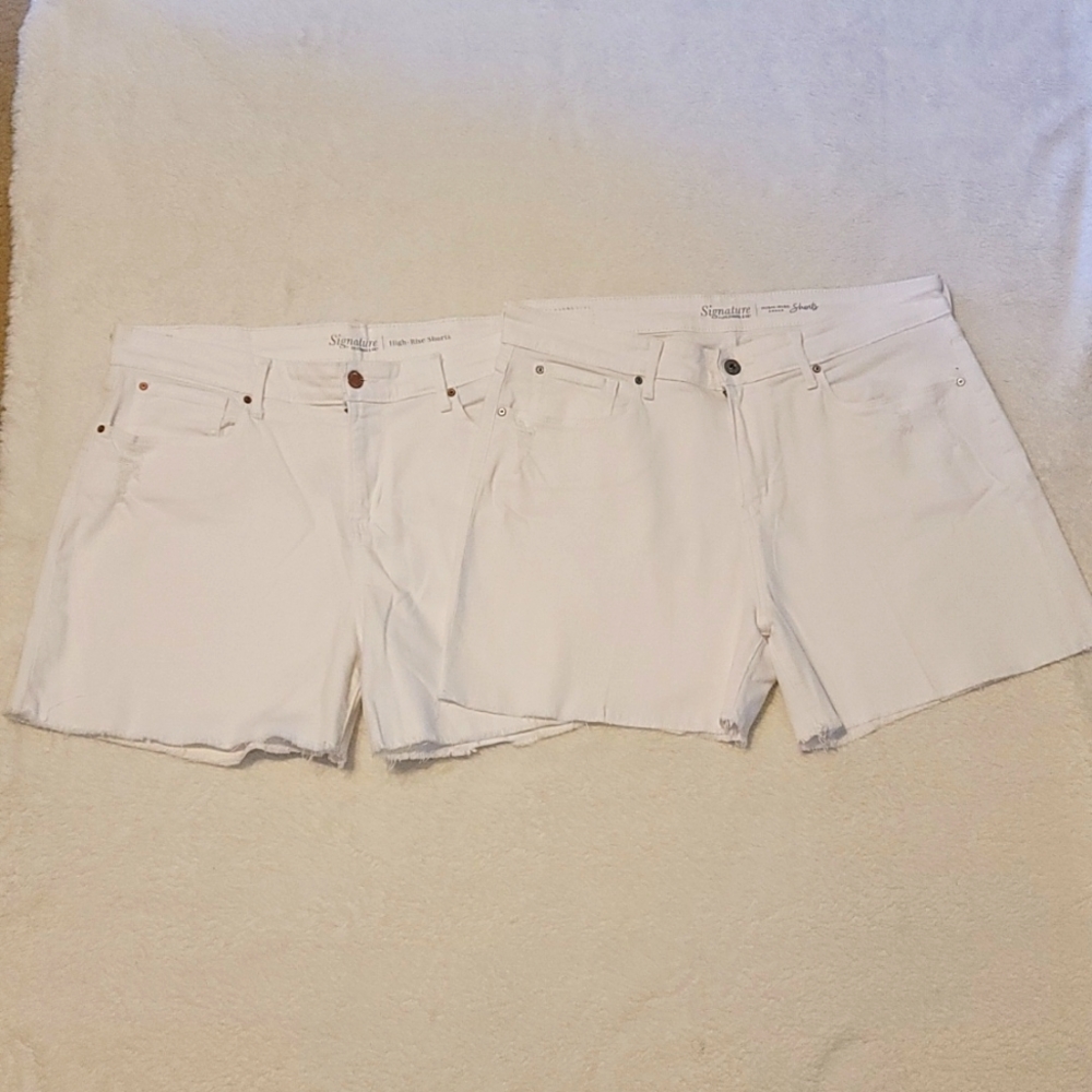 2 Levi's Signature High-Rise‎ distressed white shorts